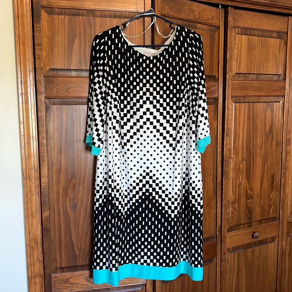 16W DB Signature shift dress